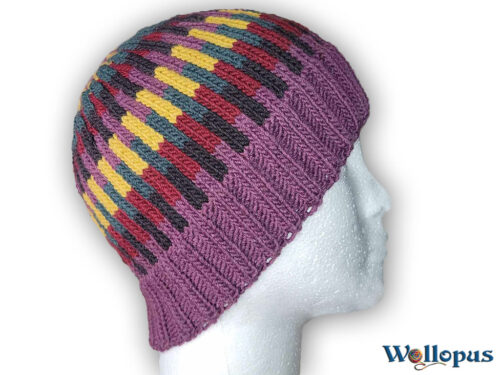Strickmütze mit einem einfachen Jacquardmuster